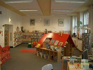 Auch Kinder & Jugendliche sind in Bibliotheken gern gesehen. In einem gemütlichen Ambiente macht das Lesen doppelt so viel Spaß, so auch im Kinderbereich der Bottroper Bibliothek.