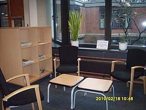 Viele Leser kommen auch „einfach mal so“ in eine Bücherei zum Beispiel zum Zeitung lesen oder einfach um mal ein bisschen nachzudenken.